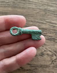 MEDIEVAL. 14TH CENTURY. BRONZE CASKET KEY. | eBay