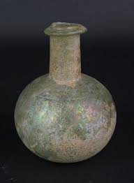 Sold at Auction: Romeins glazen flesje met bolle romp, 1-3e eeuw na Christus, h. 8,5 cm (A) -