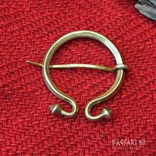 ANTIK buckle - Brass omega brooche fibula from Roman provinces