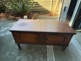 Cedar Chest (Roos)