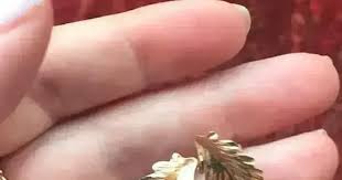 14k gold designer leaf stud earrings | Used,… | Noihsaf Bazaar