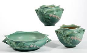 Roseville Bleeding Heart Wall Pocket