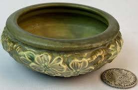 Sold at Auction: Vintage 1926 Roseville Pottery Dogwood Textured Green #150-6 Bowl