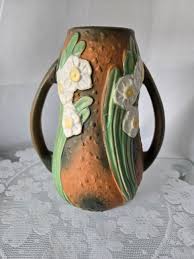 Roseville Jonquil Floral Vase – The Cubby Space