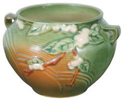 2 Vintage Roseville Pottery IJ-4 Fern Green Snowberry Planter Vase and Dish at 1stDibs | roseville snowberry, roseville pottery planters, roseville planter