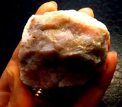 450 CTS PERU PINK OPAL ROUGH MS 290