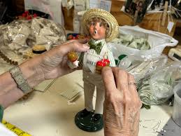 Byers' Choice Exclusive Duffy's Caramel Apple Son – Duffy's ...