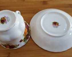 Collectible Royal Albert OLD COUNTRY ROSES Montrose Footed ...