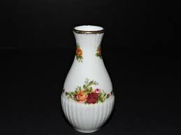 ROYAL ALBERT OLD COUNTRY ROSE 4 INCH RIBBED BUD VASE | eBay