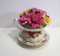 Royal Albert Old Country Roses Teacup Music Box: 1962 Floral ...