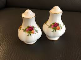 ORIGINAL ROYAL ALBERT COUNTRY ROSES SALT AND PEPPER Set OF 2 ...