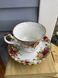 VINTAGE ROYAL ALBERT BONE CHINA ENGLAND"OLD COUNTRY ROSES" CUP & SAUCER | eBay
