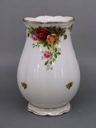 Lot - ROYAL ALBERT OLD COUNTRY ROSES VASE, APPROX. 17CM HIGH