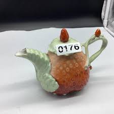 Sold at Auction: PORCELIAN ROYAL BAYREAUTH STRAWBERRY TEA POT
