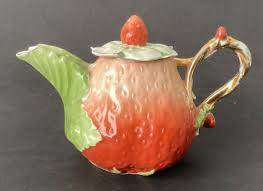 ROYAL BAYREUTH PORCELAIN MINIATURE STRAWBERRY TEAPOT | eBay