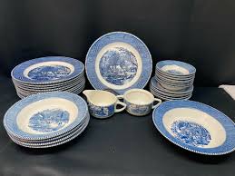 Lot of 31 Pieces ~ Royal China "CURRIER & IVES" ~ Plates ...