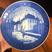 Royal Copenhagen 1975 Christmas Plate, the Queen's Christmas ...