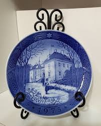 1975 Royal Copenhagen Blue Christmas Plates " Queens Christmas Residence" | eBay