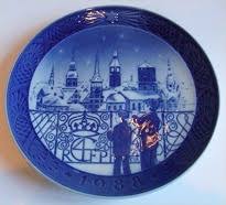 Royal Copenhagen Christmas Plate 1985 - Royal Copenhagen Christmas Plate 1985 - Klosterkælderen