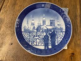Royal Copenhagen vintage Bing & Grondahl blue/white plate Christmas co