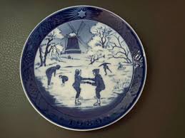 1989 Royal Copenhagen Christmas Plate 7” “The Old Skating ...