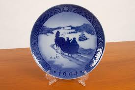 Vintage Danish Christmas Plates, Set of 16 at 1stDibs | danish plates, danish blue plates, blue danish plates