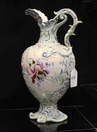 Lot - LARGE EWER