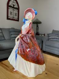 Royal Doulton 8 1/2" PAISLEY SHAWL HN 1987 Lady Bone China ...