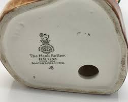 Perfect Condition! Royal Doulton THE MASK SELLER Figurine (regd. Number HN2103) / Amusing & Striking English Royal Doulton Collectible - Etsy