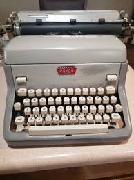 Vintage Royal Typewriter for Sale in Las Vegas, NV - OfferUp