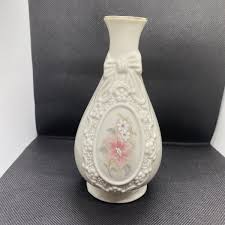 The Cameo Ribbon Vase Royal Heritage Collection White ...