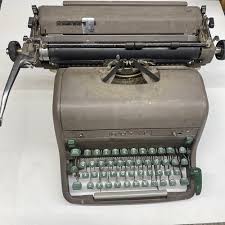 Vintage 1954 Antique Royal HH Magic Margin Typewriter ...