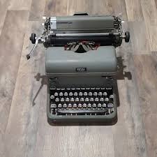 Media | Vintage Royal Typewriter | Poshmark