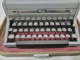 VINTAGE GREY ROYAL QUIET DE LUXE TYPEWRITER WITH CASE GLASS KEY | eBay