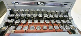 Vintage Royal Quiet De Luxe 1940's Portable Typewriter w/ Carry Case | eBay