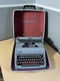 1952 Royal Quiet DeLuxe Portable Manual Typewriter w ...
