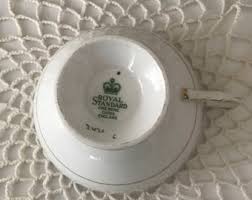 Vintage Royal Standard Tomato Red With Fancy Dark Red ROSE ...