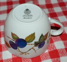 Evesham Gold Cup and Saucer Sets, 16 sets in stock, by Royal ...