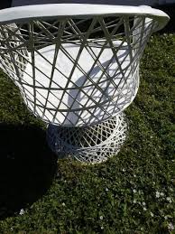 Russell Woodard Spun Swivel Fiberglass Round Top White Patio ...