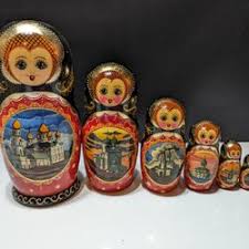 7 Vintage Russian Nesting Dolls With Red And Green Accents Signed Ceprueb Nocag for Sale in Stockton, CA - OfferUp