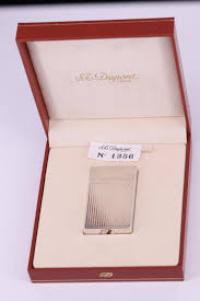 Sold at Auction: 2 x Dupont Feuerzeuge: 1 x Dupont Paris Feuerzeug No. 1237, gemarkt 18CCH66, 4,7 x 3,5 x 1,3 cm; 1 x