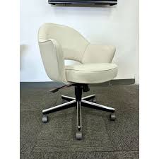 Knoll Saarinen Executive Chair (White Leather/Chrome)