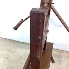 Rustic Farmhouse Yarn Winding Wheel Decor - AptDeco