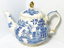 Vintage Collectible “Blue Willow” Oriental Sadler Teapot from C.1950s (UK) | Mysite