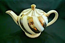 VINTAGE SADLER PORCELAIN CERAMIC CREAM & METALLIC GOLD ...