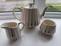 Sadler Teapot with Creamer & Sugar Bowl White Silver Swirl ...