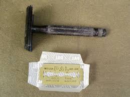 U.S. WWII Shaving Safety Razor w/ Case & Blade Pack Set: Un-Issued – International Military Antiques