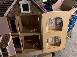 Dollhouses & Miniatures