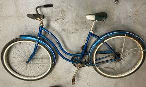 Schwinn Hollywood bike original fenders, saddle, chain guard ...