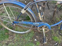 SCHWINN TIGER MENS CRUISER BICYCLE VINTAGE Blue Rare Local ...